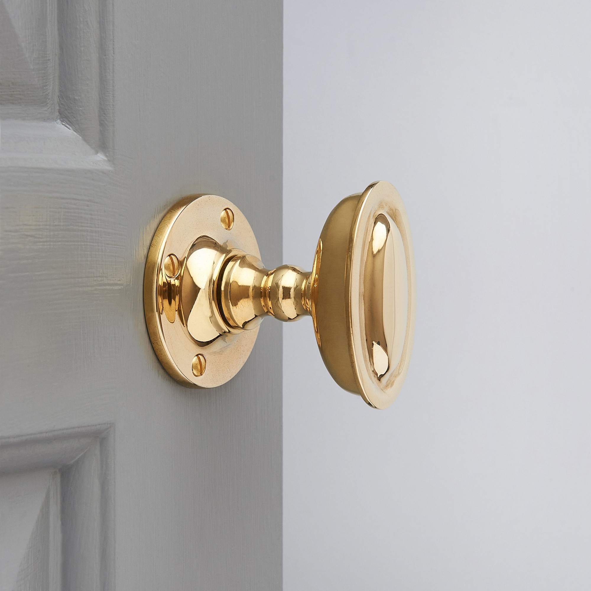 https://www.graceandgloryhome.co.uk/wp-content/uploads/2022/10/raised-oval-door-knobs-polished-brass.jpg